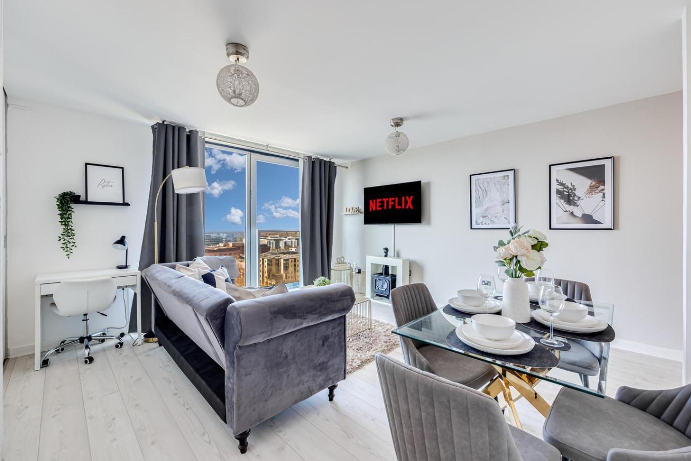 Stunning Apartment - City Centre - Secure Parking, Self-Check-In, Fast Wifi And Smart Tvs By Yoko Property Apartment *