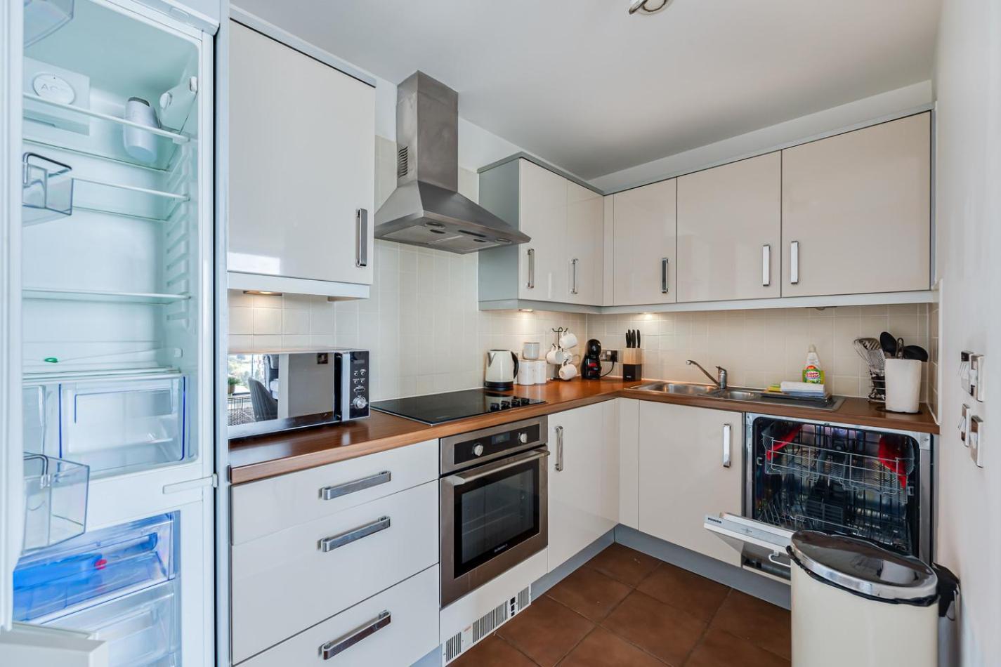 Stunning Apartment - City Centre - Secure Parking, Self-Check-In, Fast Wifi And Smart Tvs By Yoko Property Apartment Milton Keynes