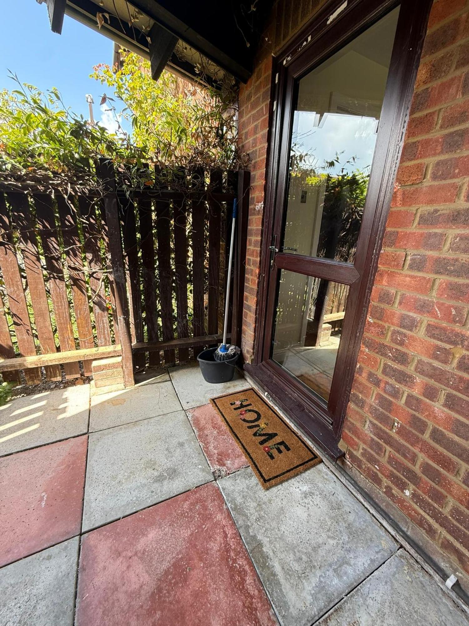 Rafiki Springs - Luxury 5-bed In Guest house