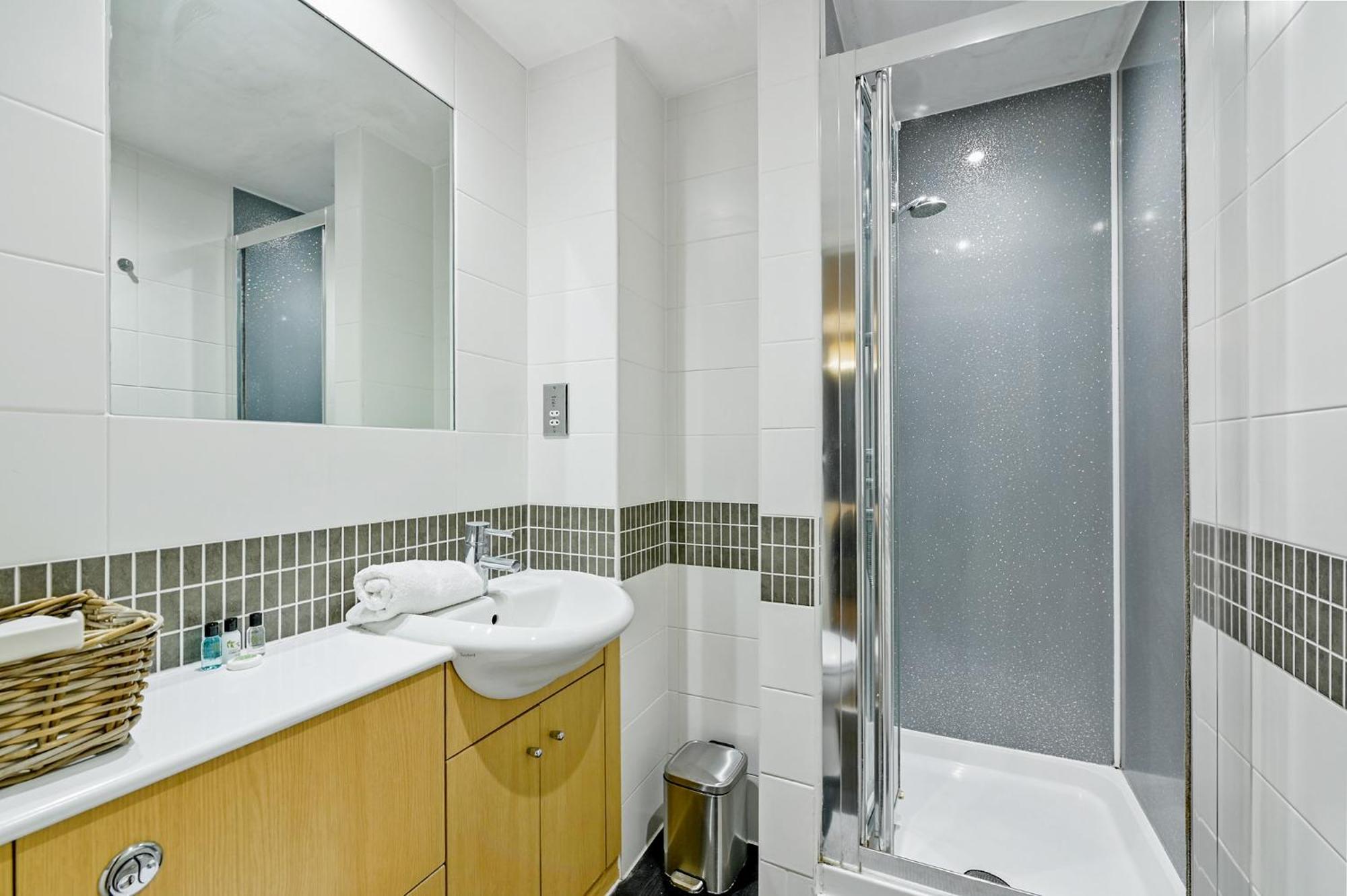 The Vizion Serviced From Pincott - Free Parking, Private Balcony, And Wifi Milton Keynes