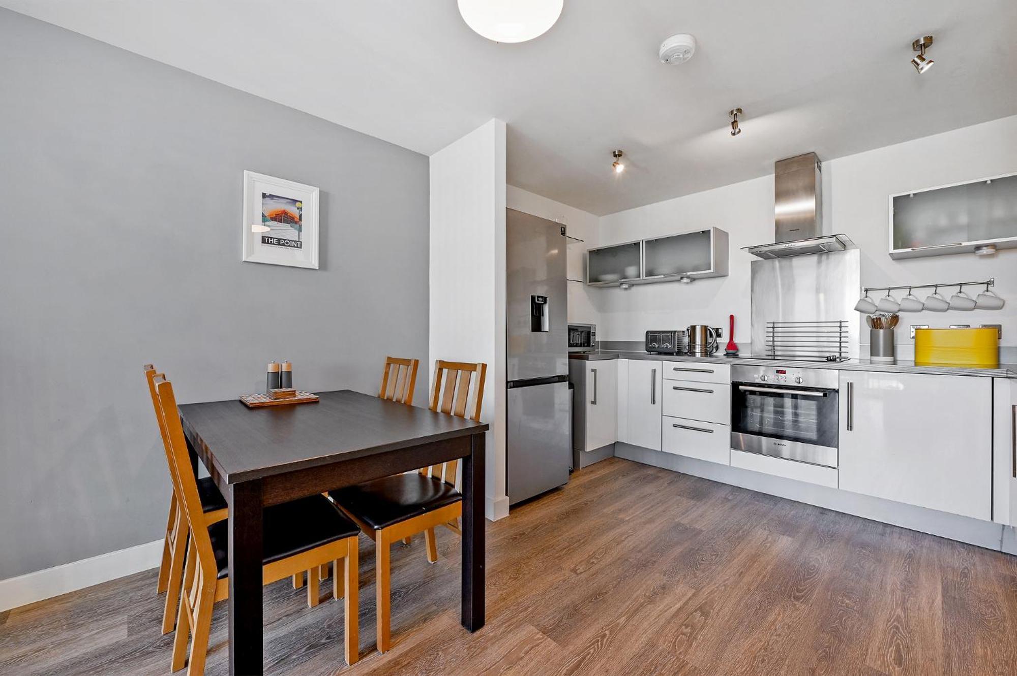 The Vizion Serviced From Pincott - Free Parking, Private Balcony, And Wifi