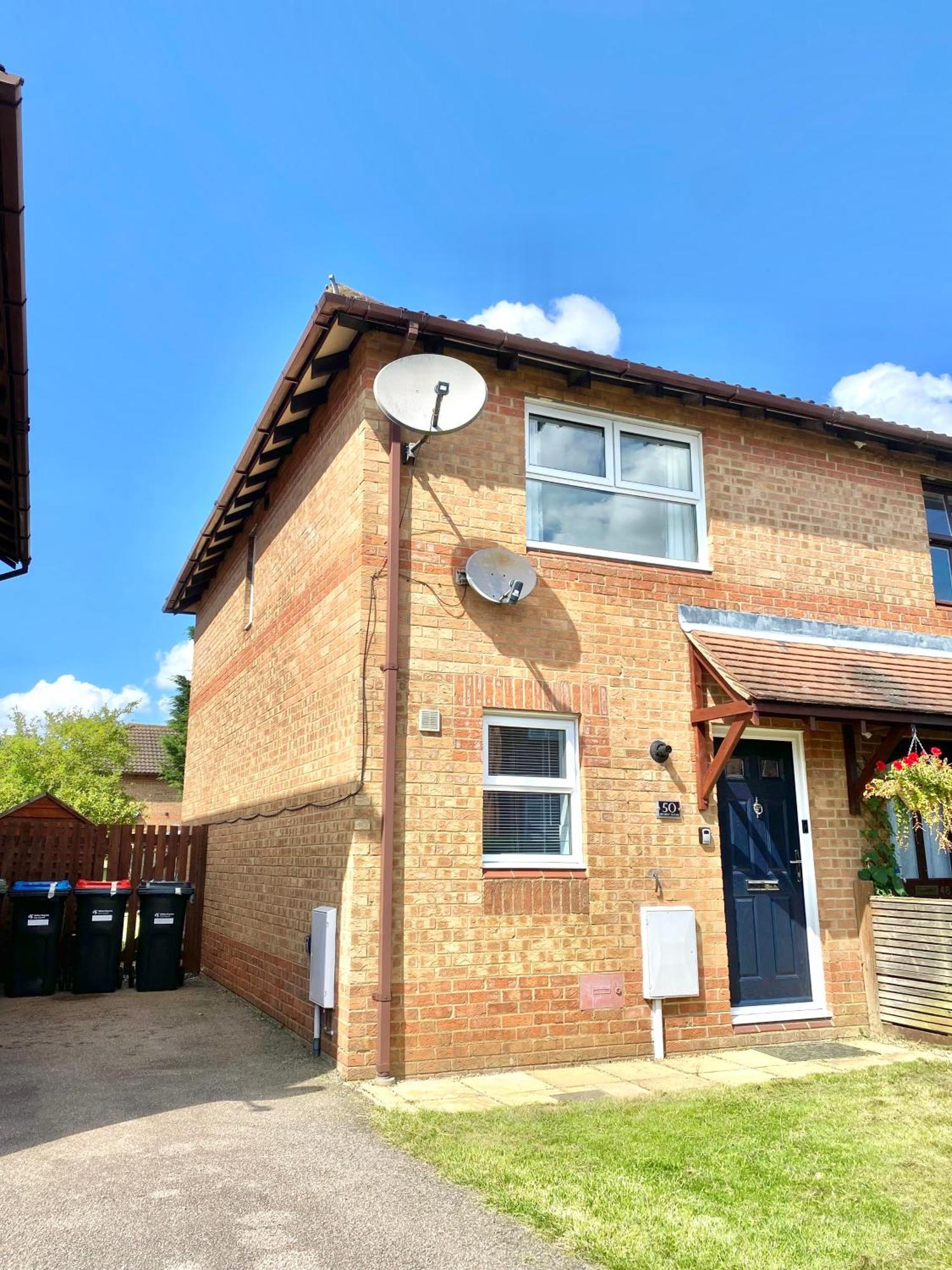 Central Mk Home, Garden And Private Driveway! 4 Beds Fully Equipped Train Station 5 Mins Holiday home *
