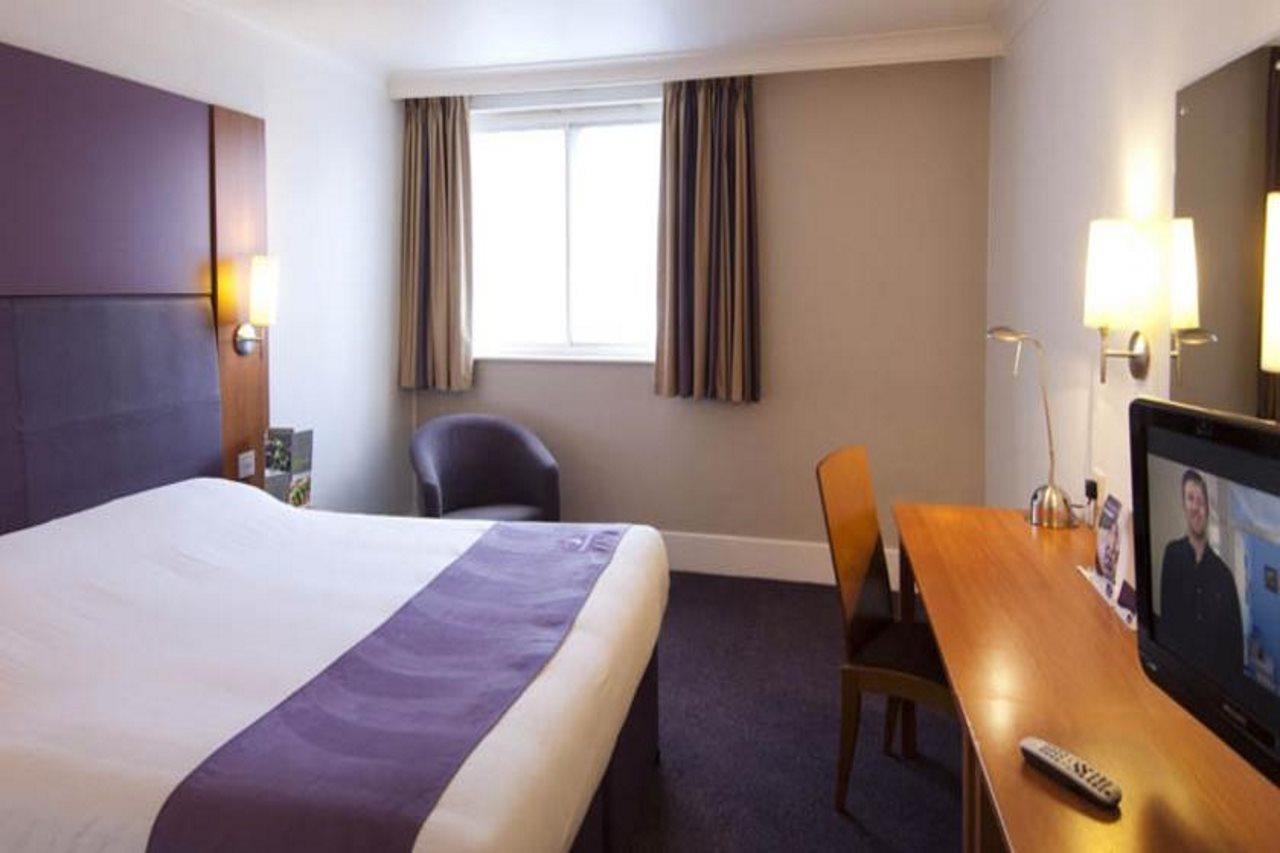 Hotel Premier Inn Milton Keynes East Willen Lake Milton Keynes