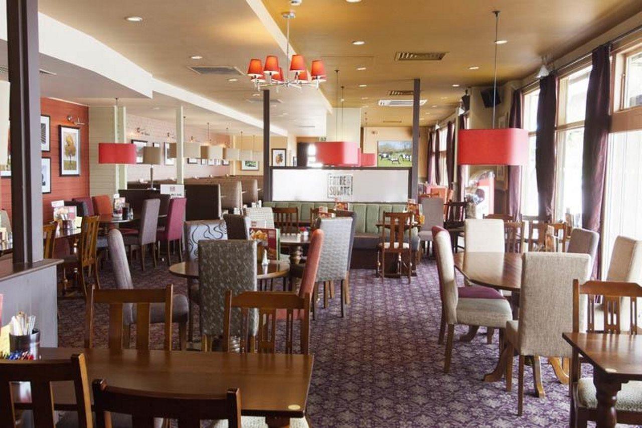 Hotel Premier Inn Milton Keynes East Willen Lake