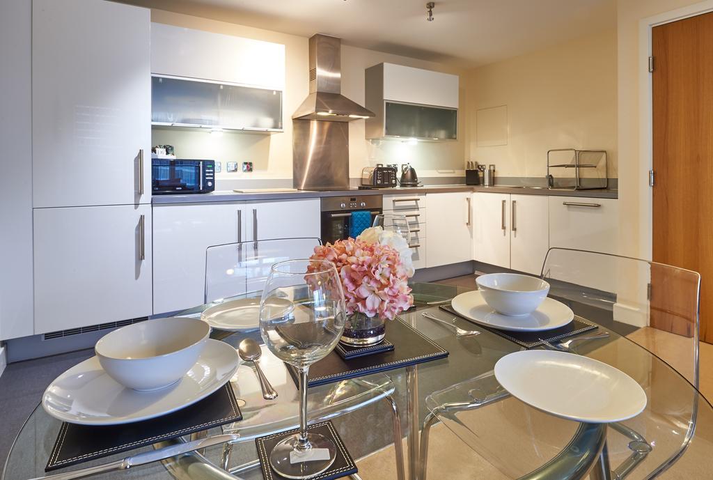 Shortstaymk Vizion Apartments, With Free Superfast Wi-Fi, Parking, Sky Sports And Movies * Milton Keynes