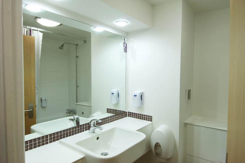 Hotel Premier Inn Milton Keynes East Willen Lake 3*