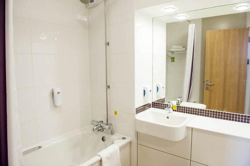 Premier Inn Milton Keynes East Willen Lake 3*