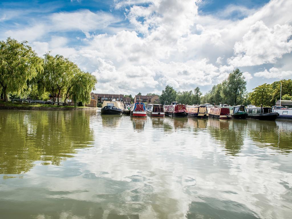 Lodge Peartree Waterside Milton Keynes