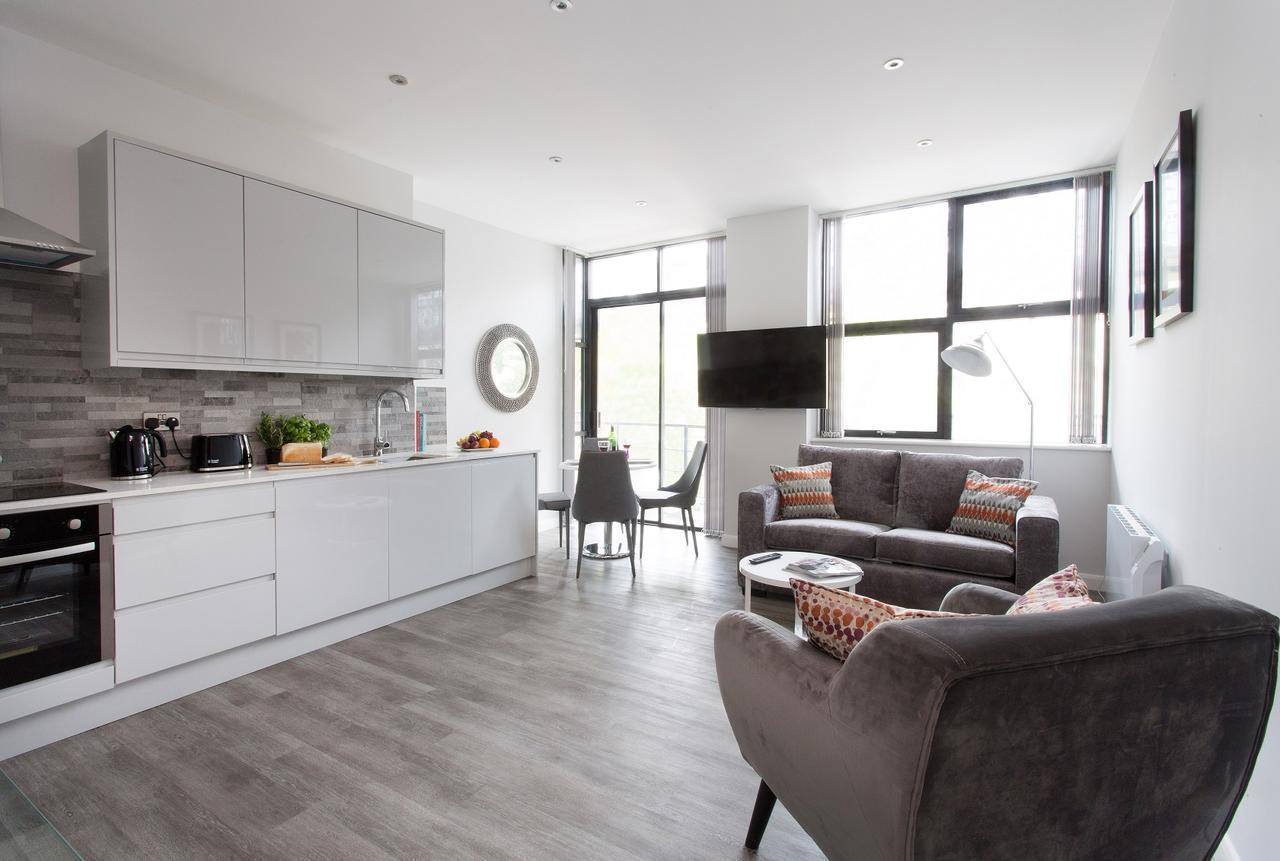 Cotels At 7zero1: Modern With Broadband & Parking Apartment