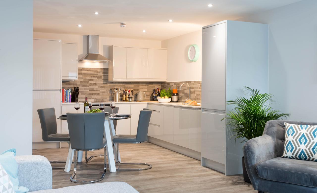 Cotels At 7zero1: Modern With Broadband & Parking Apartment Milton Keynes