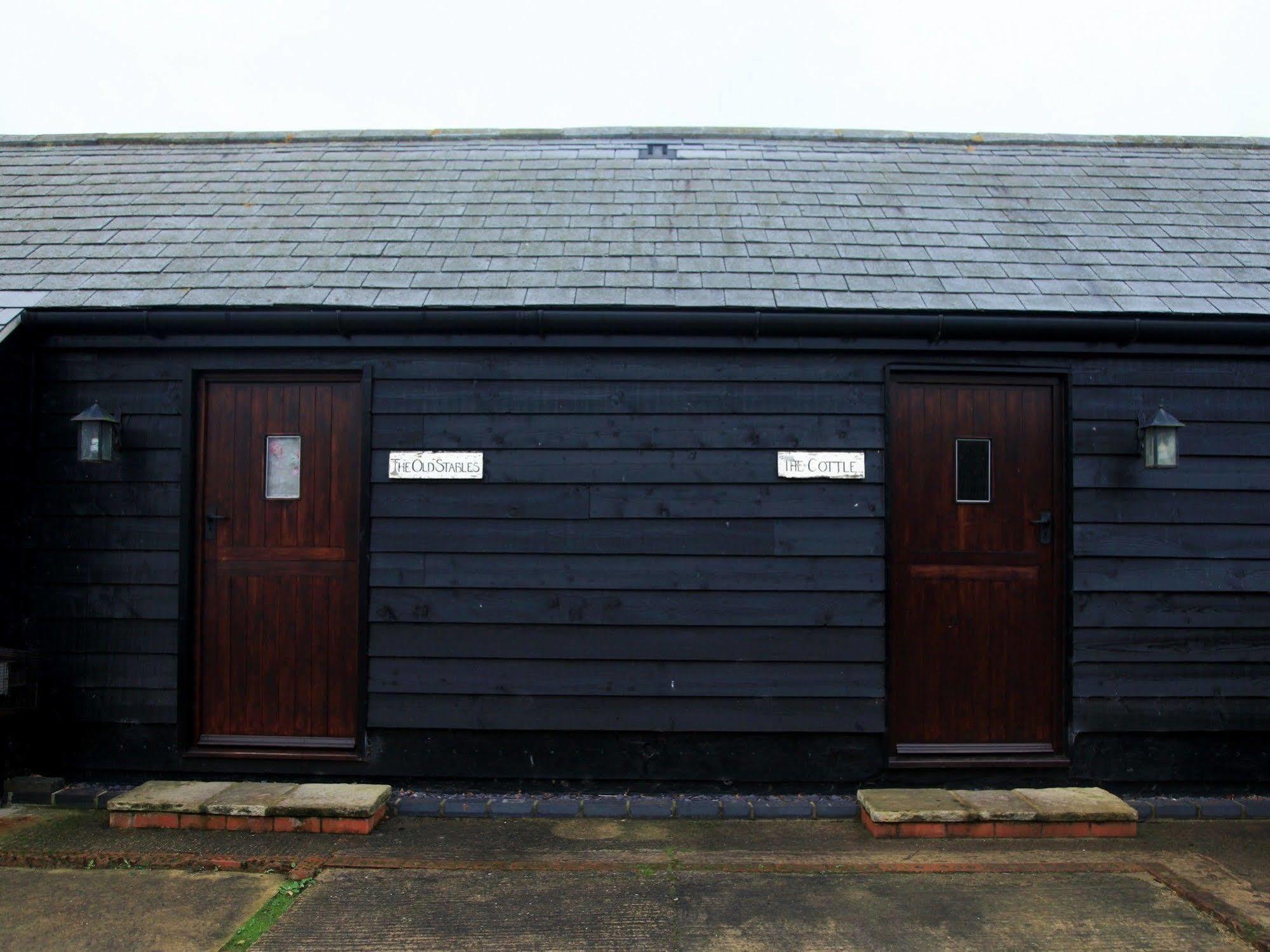 Apartment Manor Farm-mk Self-contained Serviced *