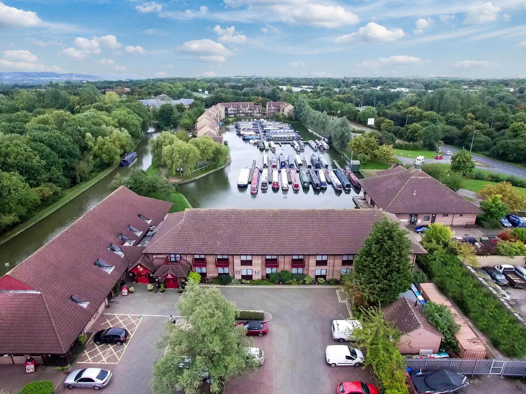Peartree Waterside Milton Keynes