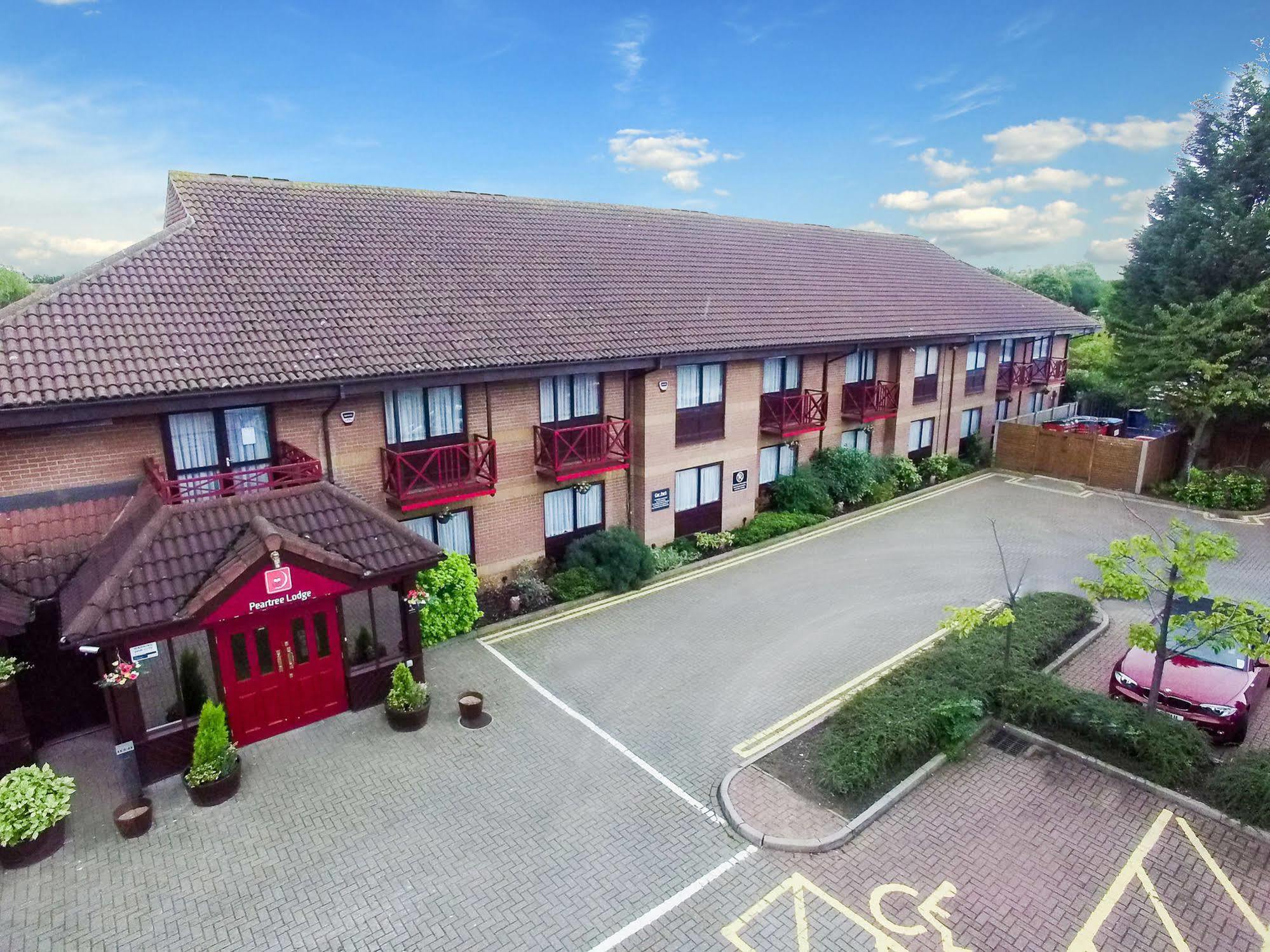Peartree Waterside Hotel 3*