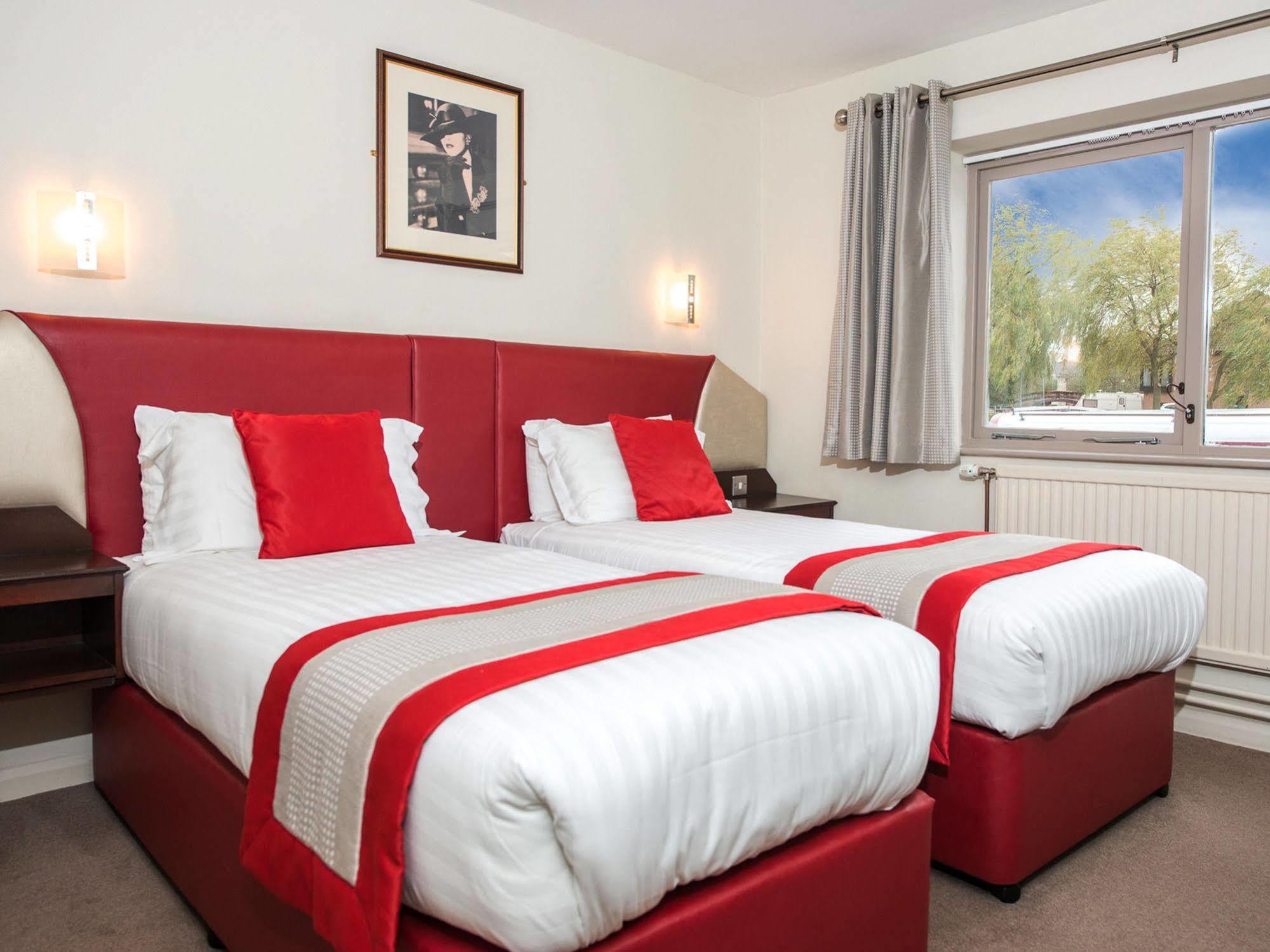 Peartree Waterside Hotel Milton Keynes