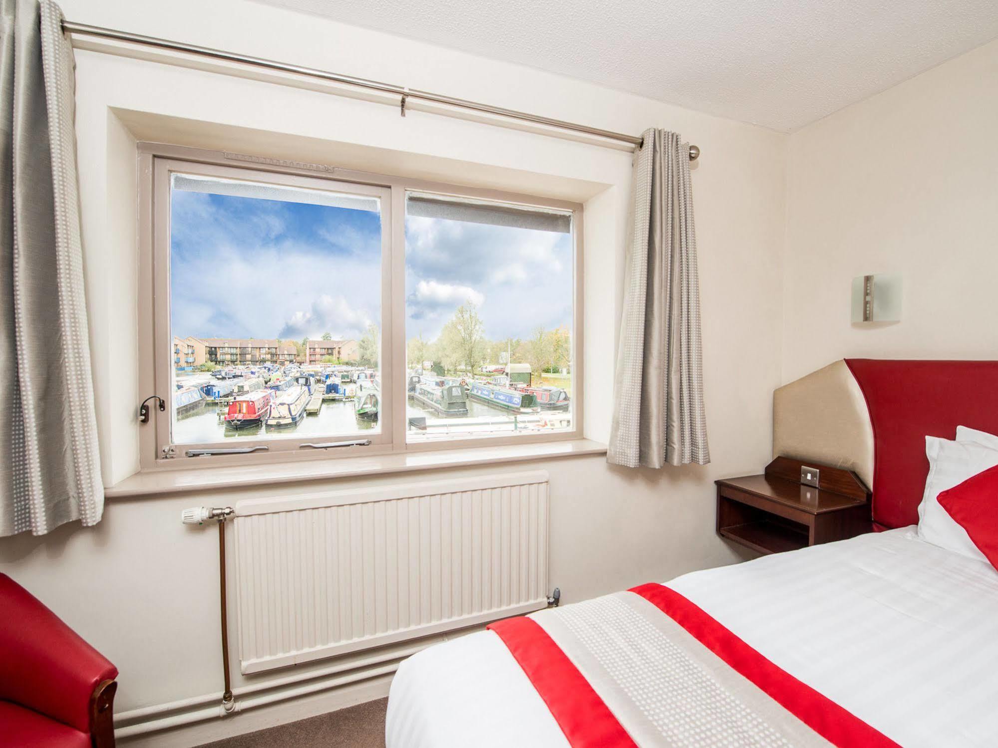 Peartree Waterside Hotel 3*