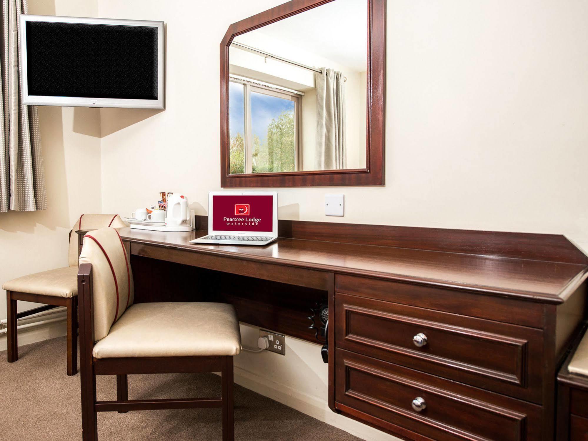 Peartree Waterside Hotel