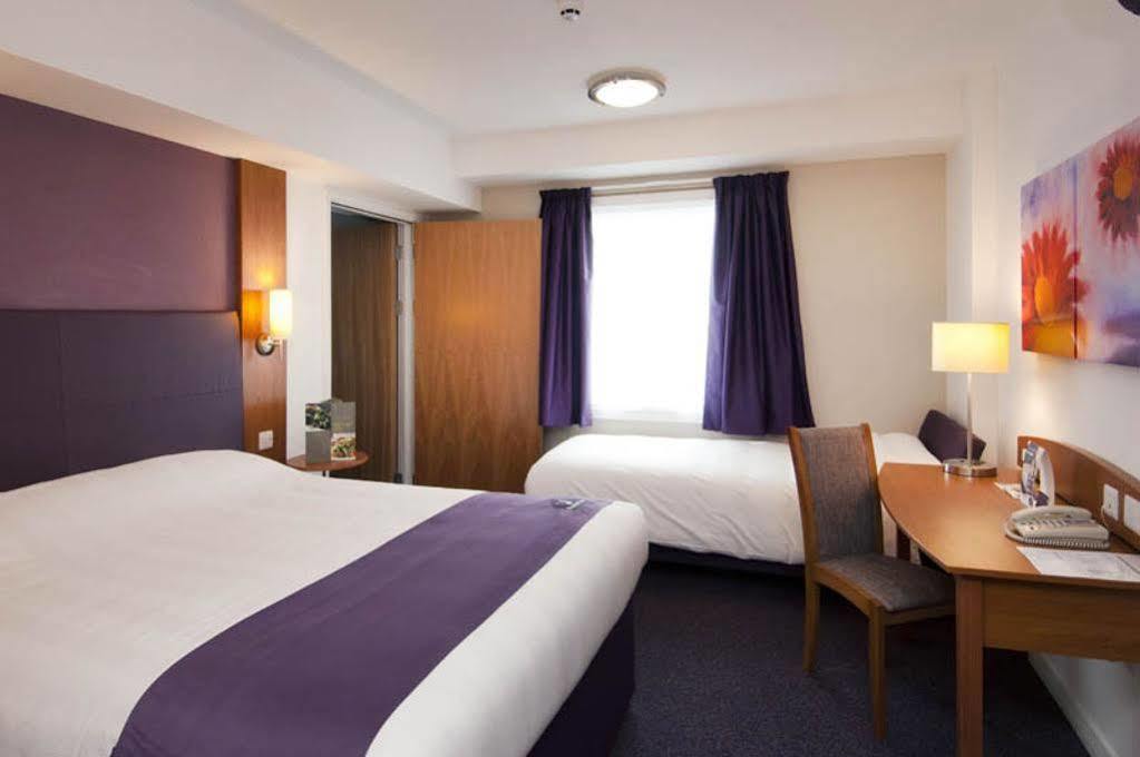 Premier Inn Milton Keynes East Willen Lake