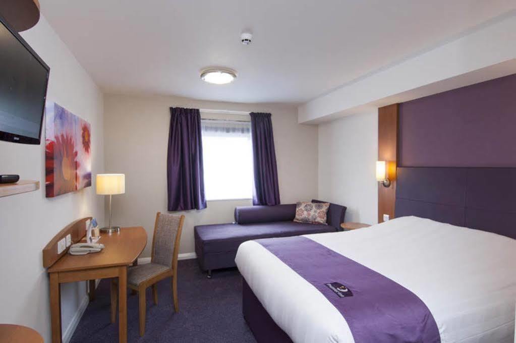 Premier Inn Milton Keynes East Willen Lake