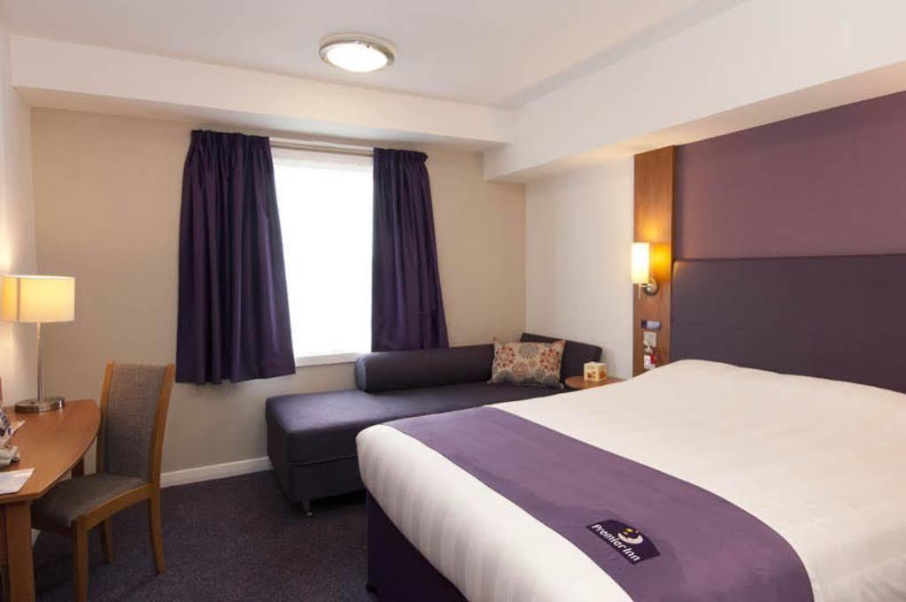 Hotel Premier Inn Milton Keynes East Willen Lake