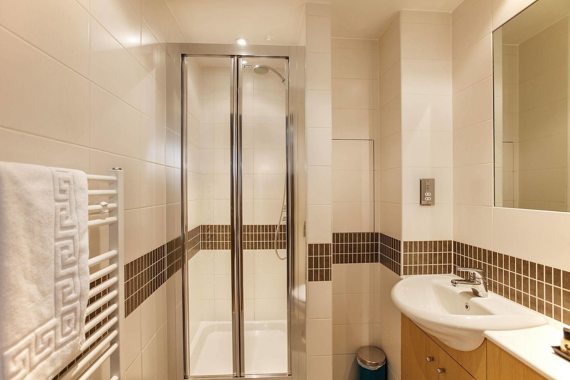 Vizion By Shortstaymk Hotel 4*