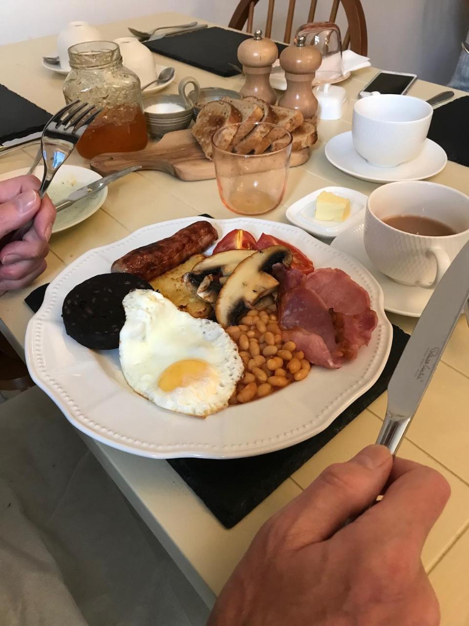 Bed & Breakfast The White House Milton Keynes