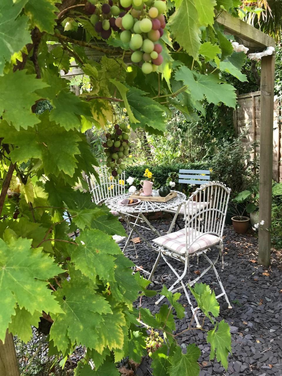 The White House Bed & Breakfast Milton Keynes