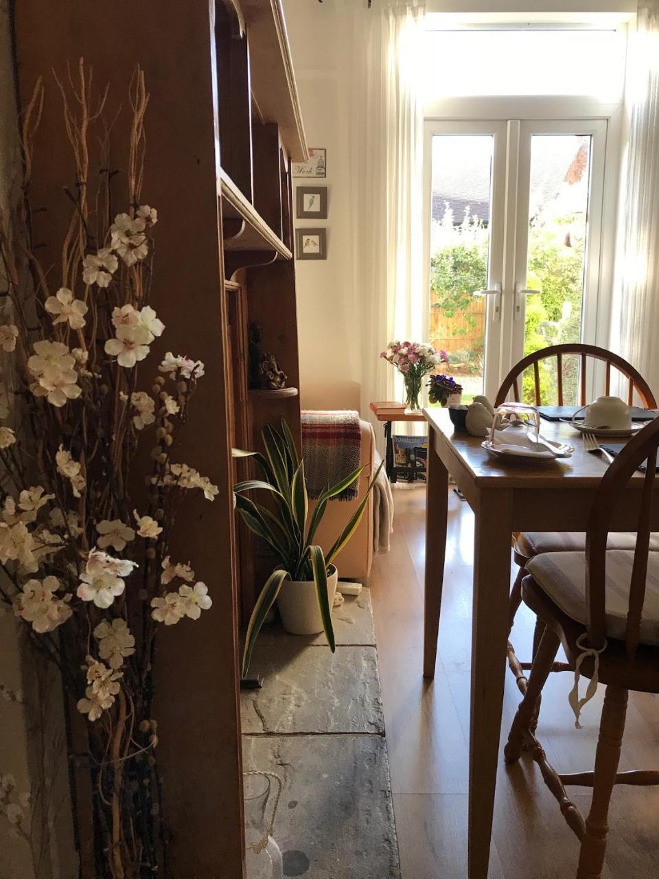 Bed & Breakfast The White House Milton Keynes