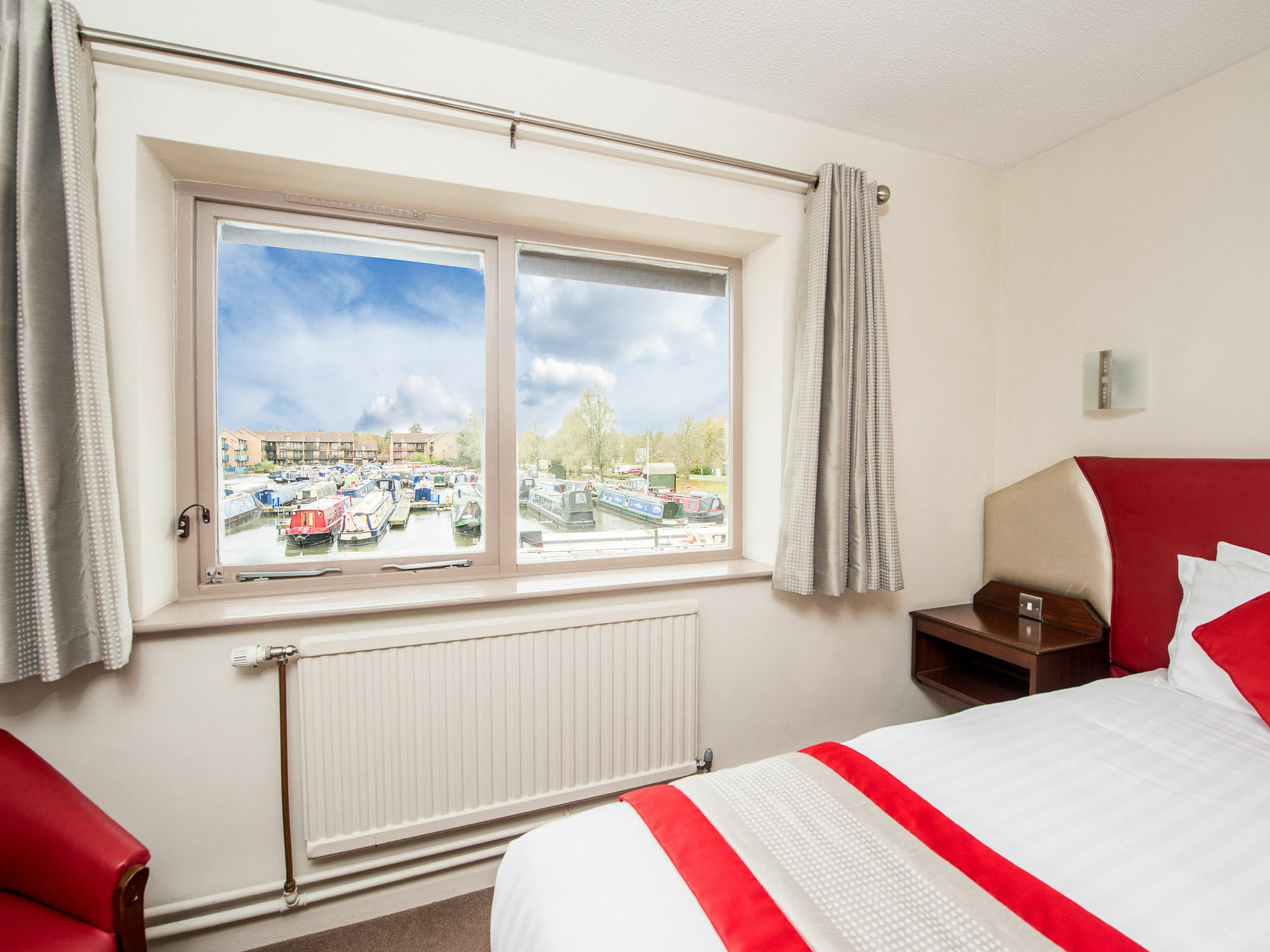 Peartree Waterside Lodge *