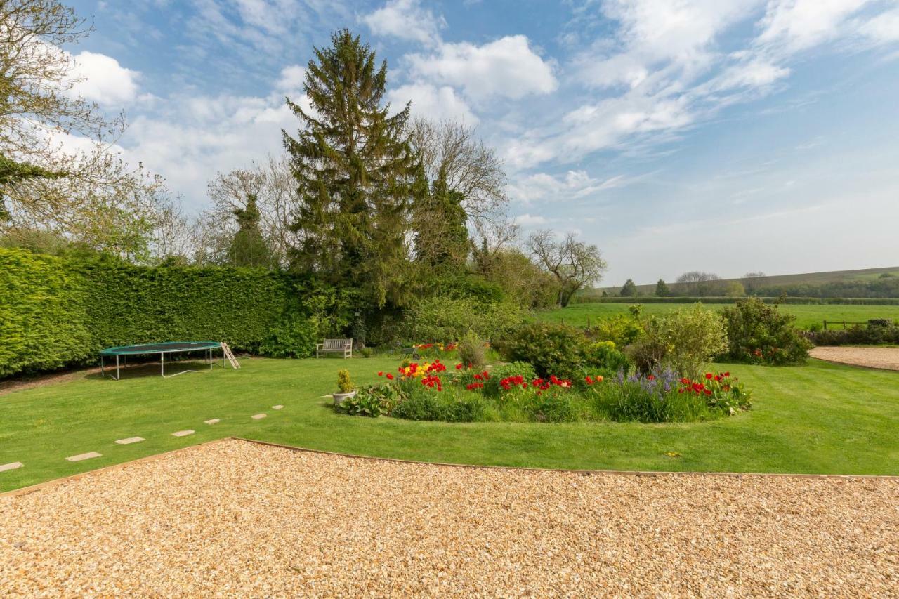 Bed & Breakfast Church End 3*