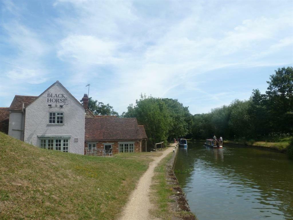 Canal Side Mk Milton Keynes