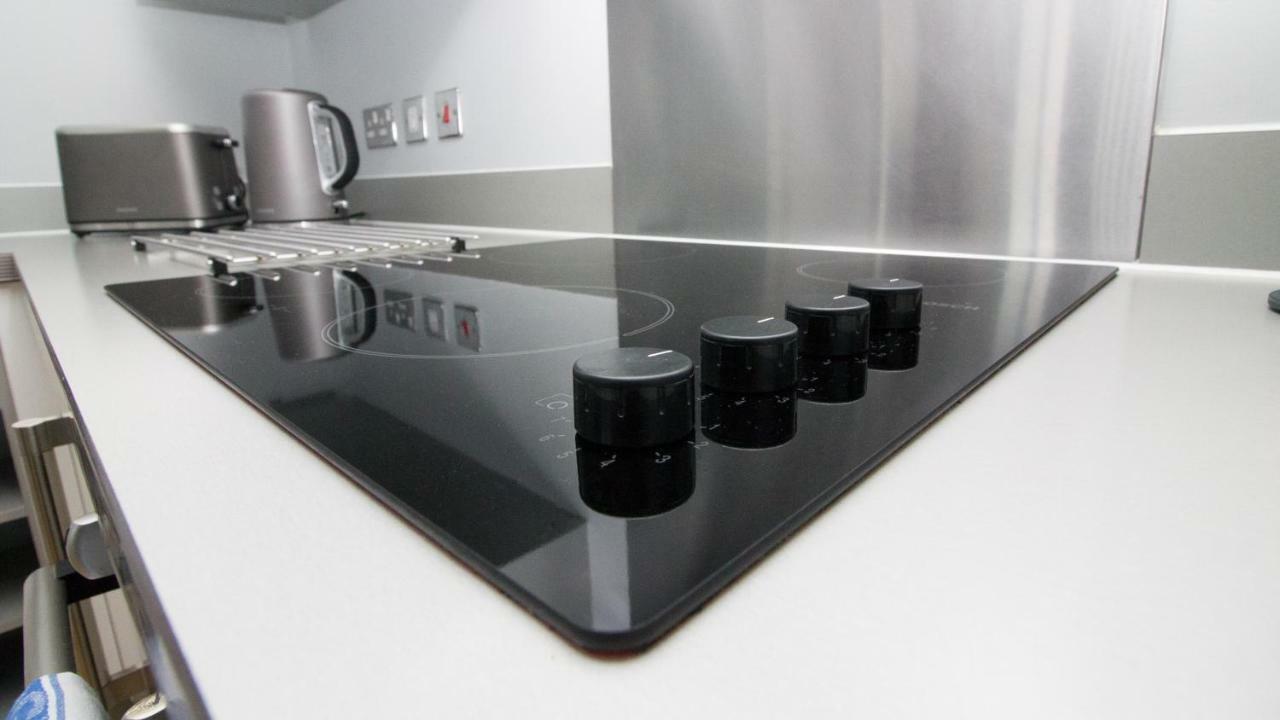 Apartment Istay At Vizion - Fully Equipped Modern Serviced With Balconies, Self Check-in, Superfast Broadband & Netflix, Free Underground Parking, 24h Security, Rooftop Gardens, Located In Mk