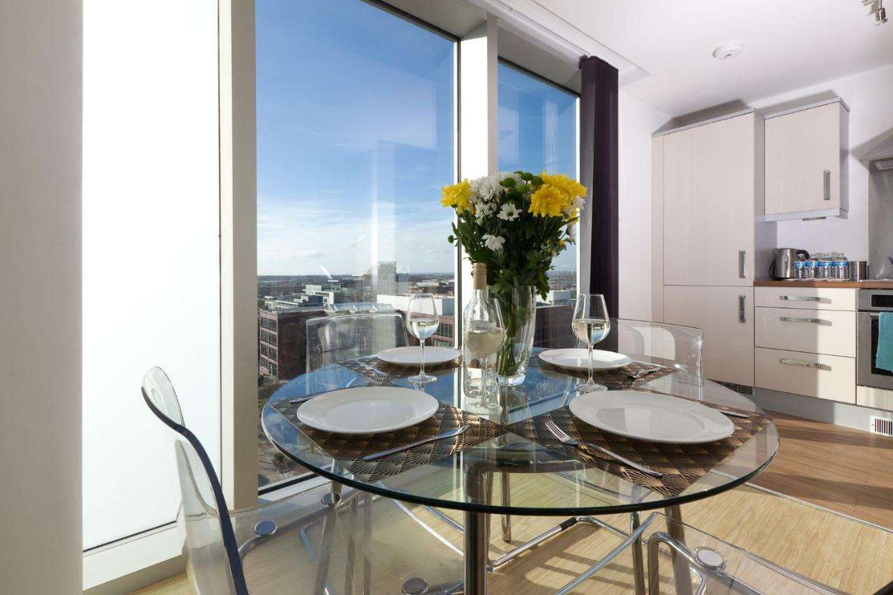 Apartment Smart Stay: 2-bed With Parking *