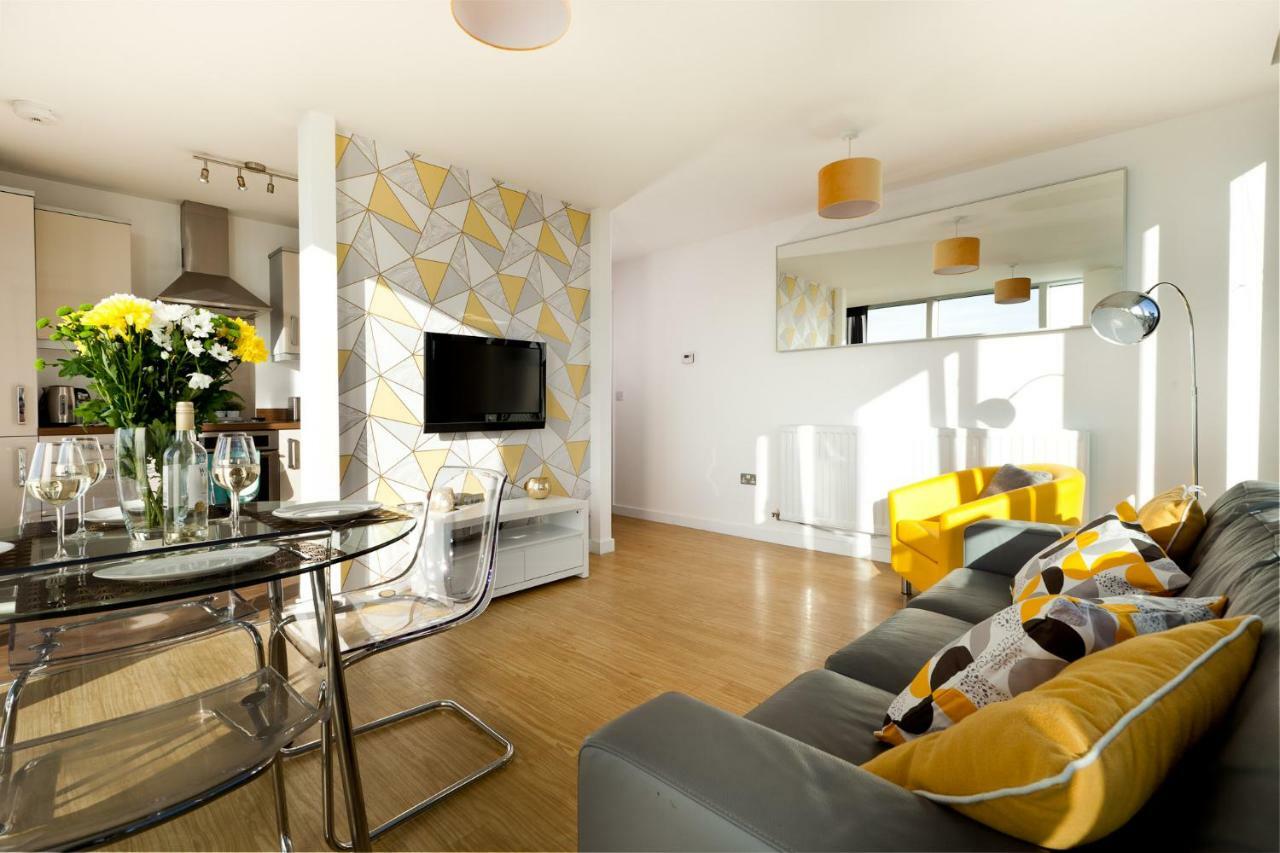 Apartment Smart Stay: 2-bed With Parking