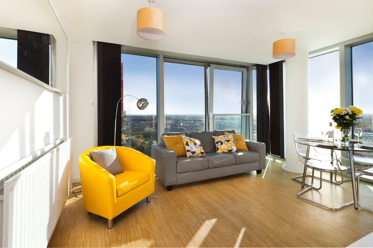 Smart Stay: 2-bed With Parking Milton Keynes