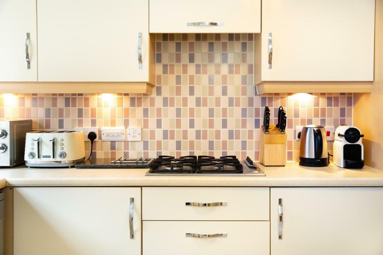 Brightleap Apartments: Modern Home-away With Entertainment & Amenities Apartamento