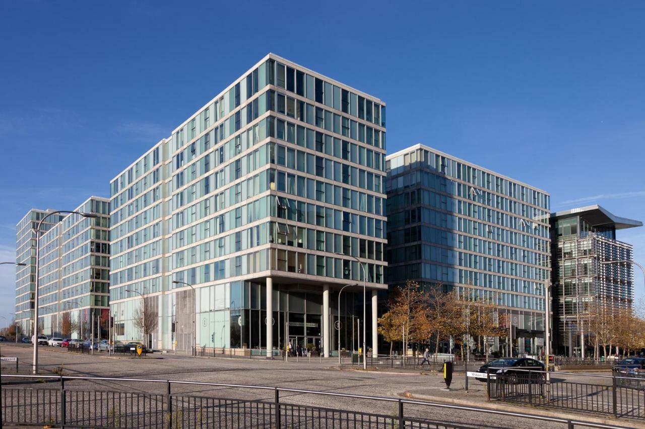 Smart Stay: 2-bed With Parking Apartment