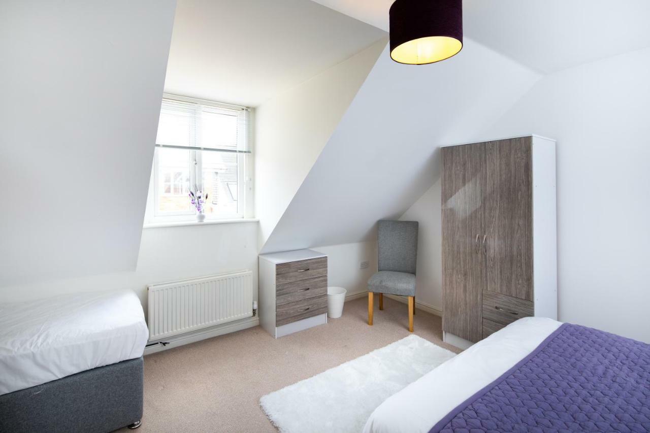 Brightleap Apartments: Modern Home-away With Entertainment & Amenities