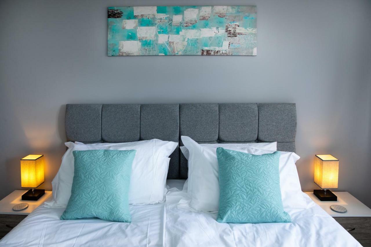 Apartamento Brightleap Apartments: Modern Home-away With Entertainment & Amenities