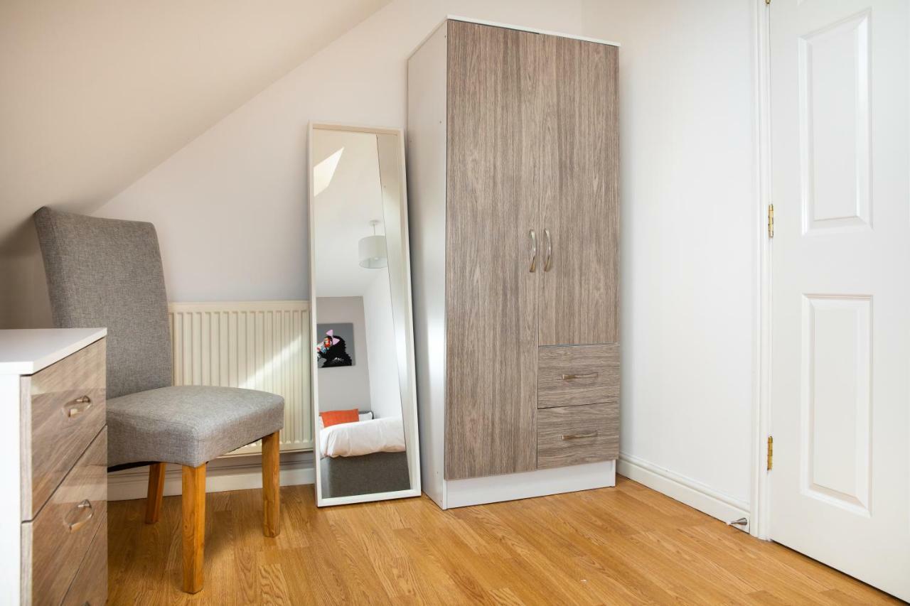 Apartamento Brightleap Apartments: Modern Home-away With Entertainment & Amenities