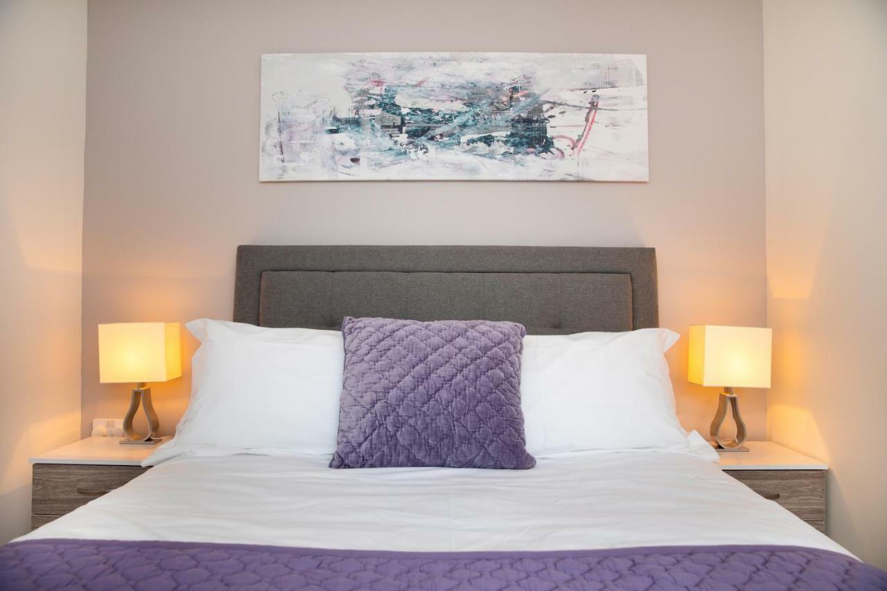 Brightleap Apartments: Modern Home-away With Entertainment & Amenities