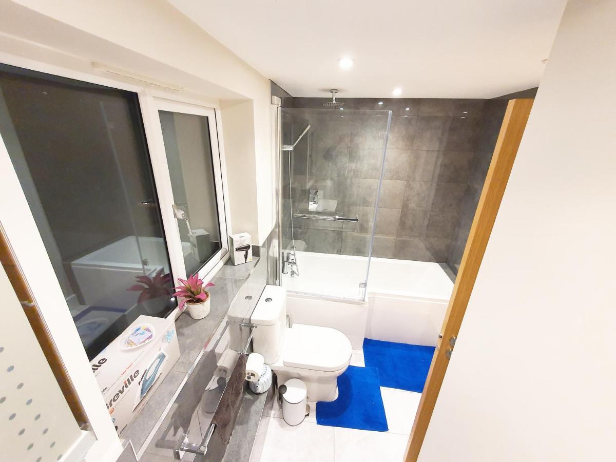 Apartment Spacious Contractor House For Large Groups- Up To 4 Private Parking By Ideyfine Milton Keynes
