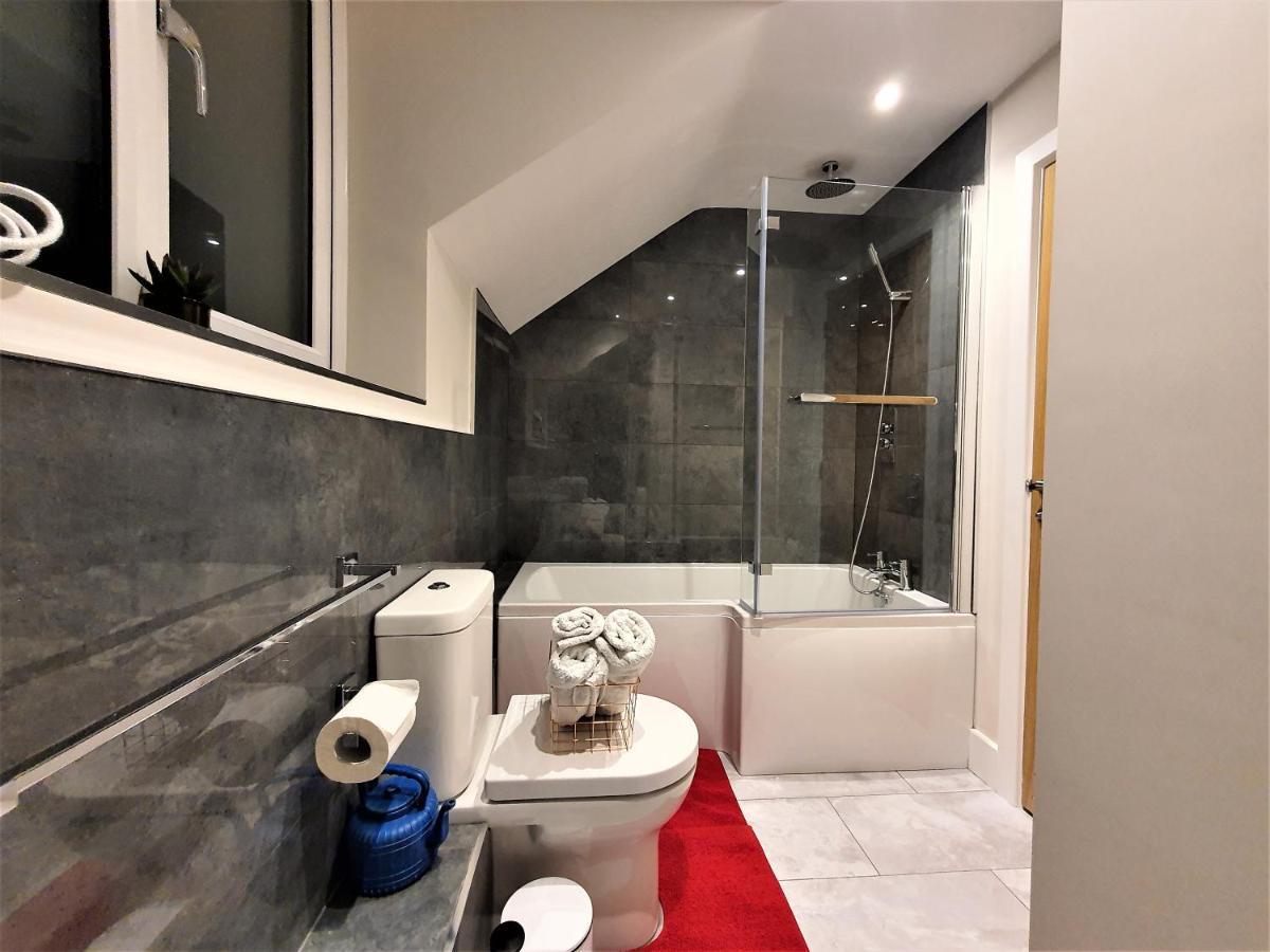 Spacious Contractor House For Large Groups- Up To 4 Private Parking By Ideyfine Apartment *