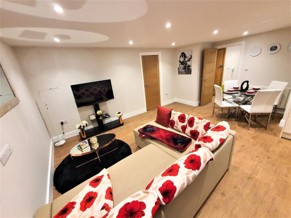 Apartment Spacious Contractor House For Large Groups- Up To 4 Private Parking By Ideyfine Milton Keynes