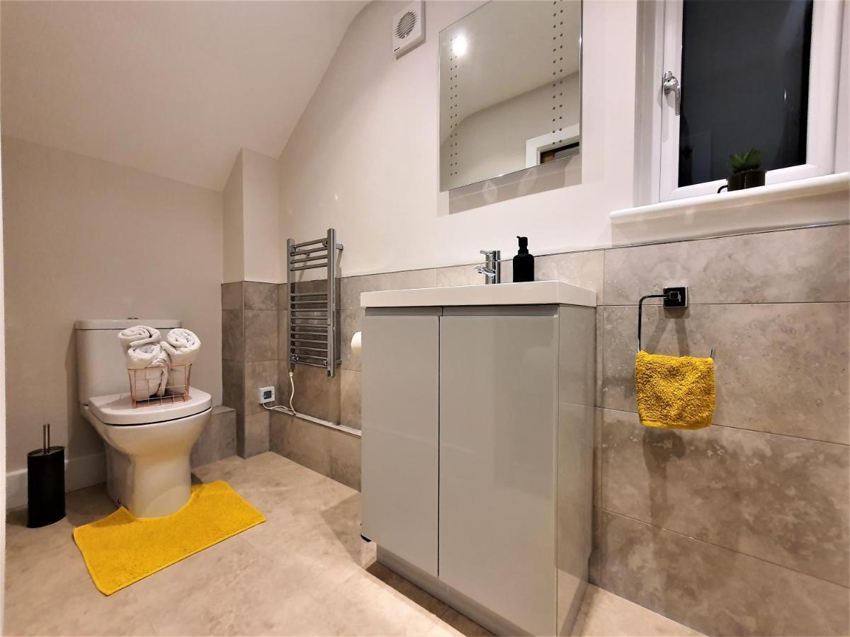 Spacious Contractor House For Large Groups- Up To 4 Private Parking By Ideyfine * Milton Keynes