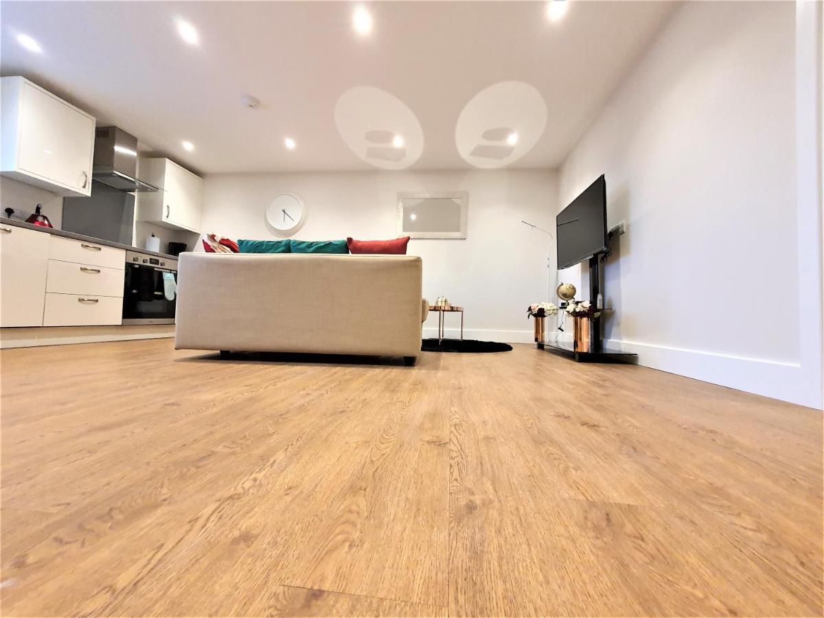 Spacious Contractor House For Large Groups- Up To 4 Private Parking By Ideyfine Apartment