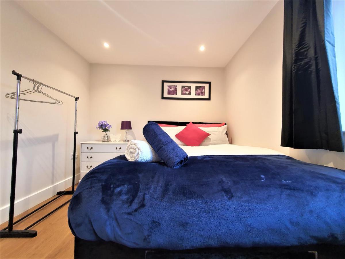 Apartment Spacious Contractor House For Large Groups- Up To 4 Private Parking By Ideyfine Milton Keynes