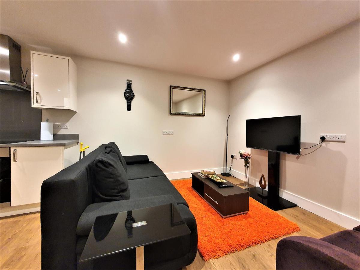 Spacious Contractor House For Large Groups- Up To 4 Private Parking By Ideyfine Milton Keynes