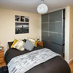 The Hub - Spacious, Bright And Modern With Free Parking