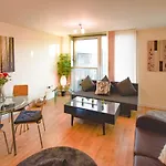 The Hub - Spacious, Bright And Modern With Free Parking