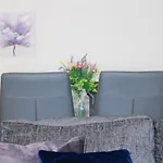 Homely And Budget Friendly 3 Bed House Sleeps 6 Free Parking!